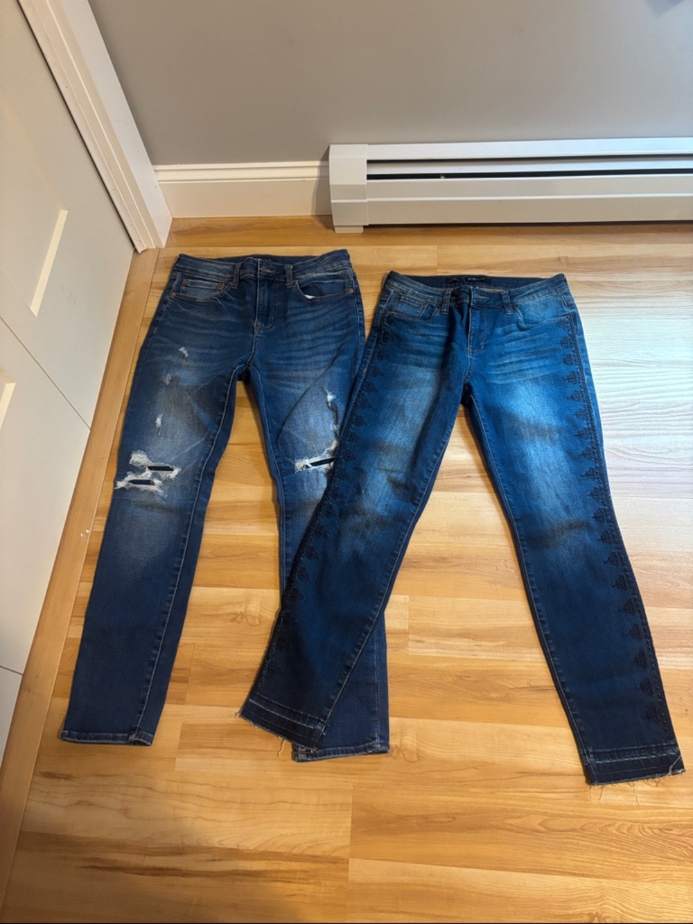 Dark Wash Skinny Jeans Pair - Distressed & Embroidered Side
